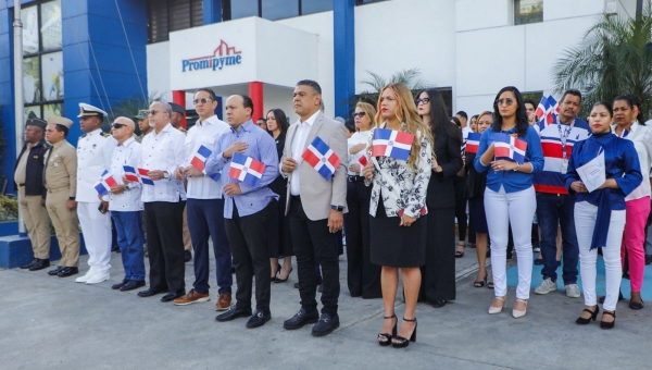 Promipyme realiza izamiento Bandera en honor al Mes de la Patria